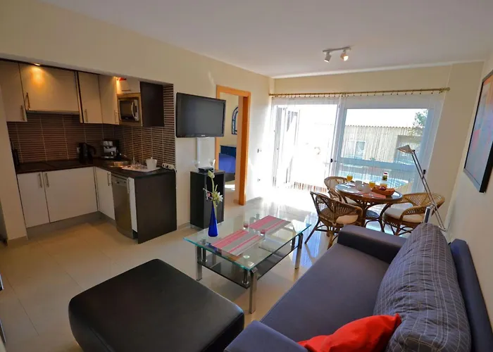 Wunderschoene In Mit Gemeinsamem Pool- Terrasse Und Ga By Interhome *