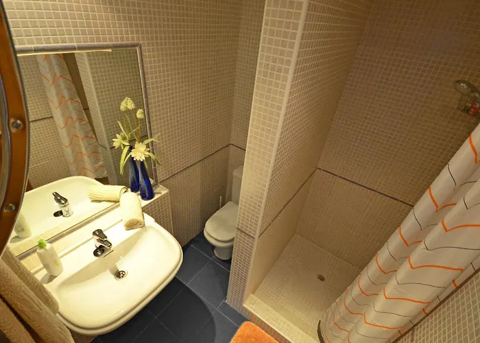 Wunderschoene In Mit Gemeinsamem Pool- Terrasse Und Ga By Interhome 公寓