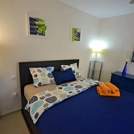 Wunderschoene In Mit Gemeinsamem Pool- Terrasse Und Ga By Interhome アパート